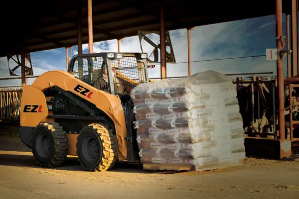 Skid steer loader Handling used for Warehousing