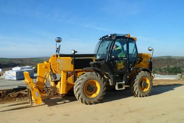 telescopic loaders working